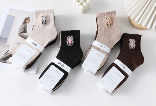 Ženske nogavice z vezenim medvedkom