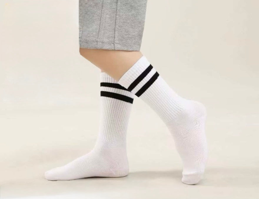 Otroške bombažne nogavice z dvema črtama - športni stil