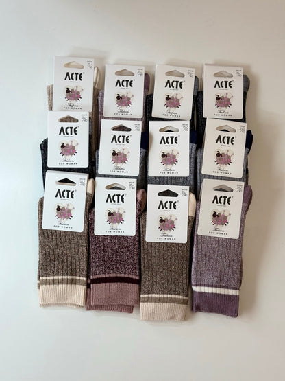 Tople volnene nogavice v pastelnih tonih