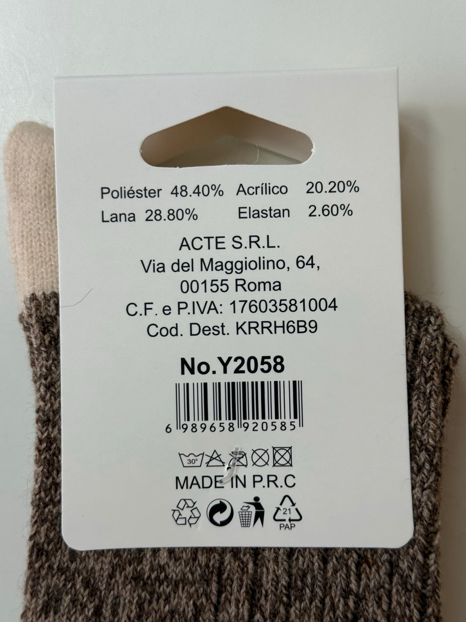 Tople volnene nogavice v pastelnih tonih