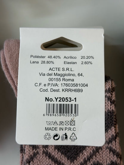 Tople nogavice iz volne z zimskim vzorcem