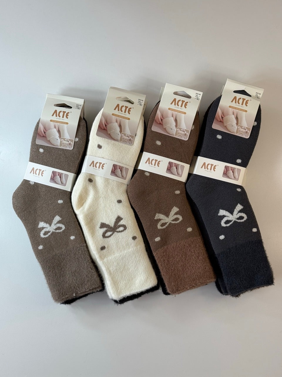 Ženske volnene nogavice