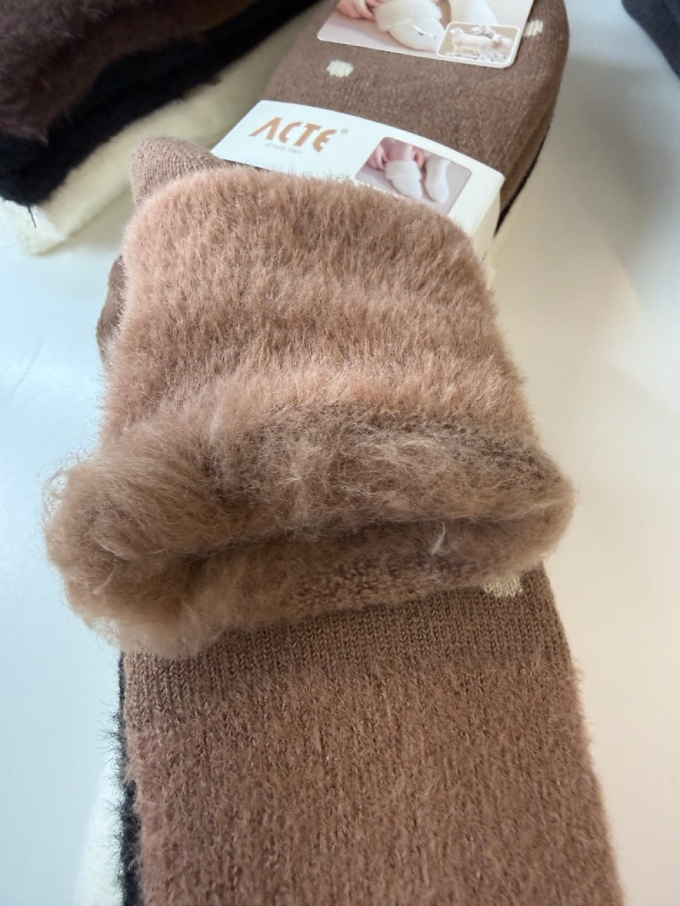 Ženske volnene nogavice