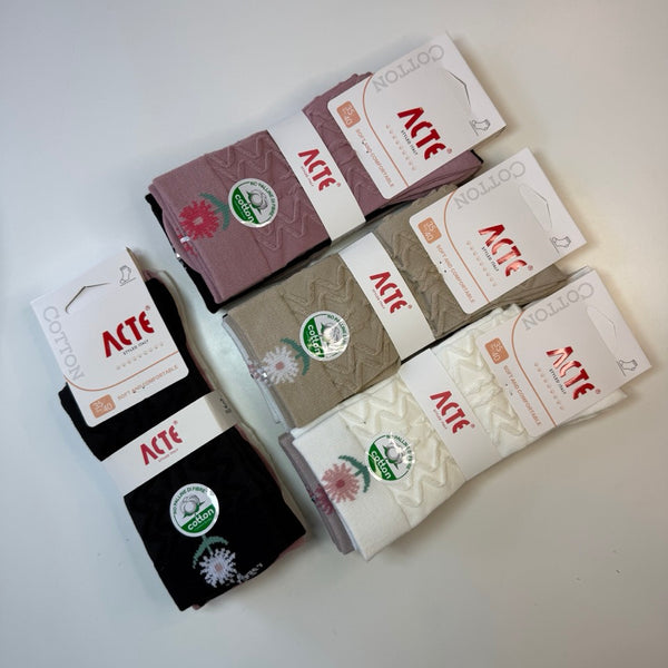 Bombažne nogavice z rožicami